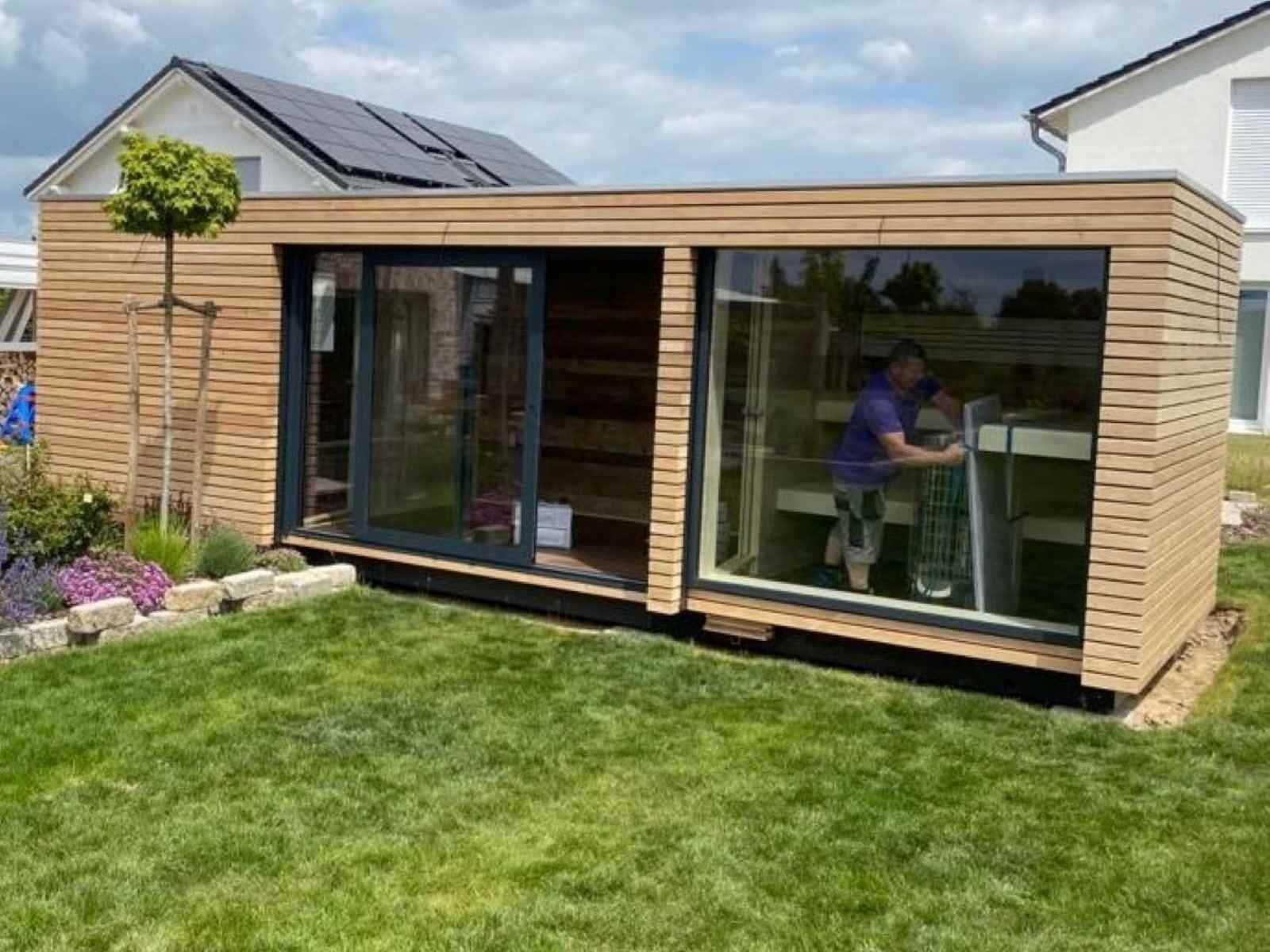 Außensauna Ruheraum und Dusche kaufen Vorraum aus Holz Garten Holzofen modern Deutschland Österreich Schweiz und Dusche und Whirlpool Finnisch WC Glas 2-3-4-5-6 Personen Preis Kosten