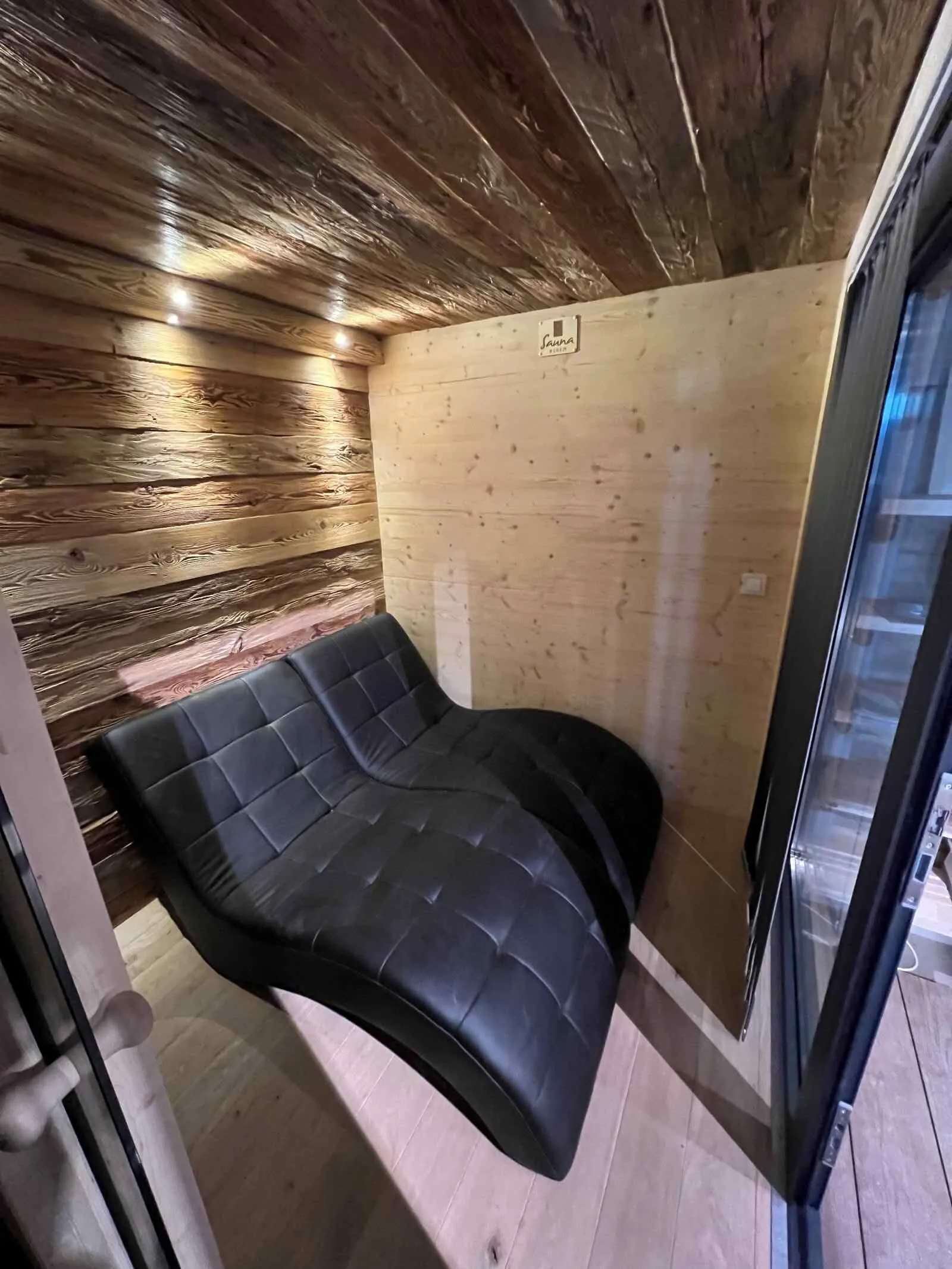 Gartensauna mit Vorraum Decke und Rückwand Altholzverkleidung