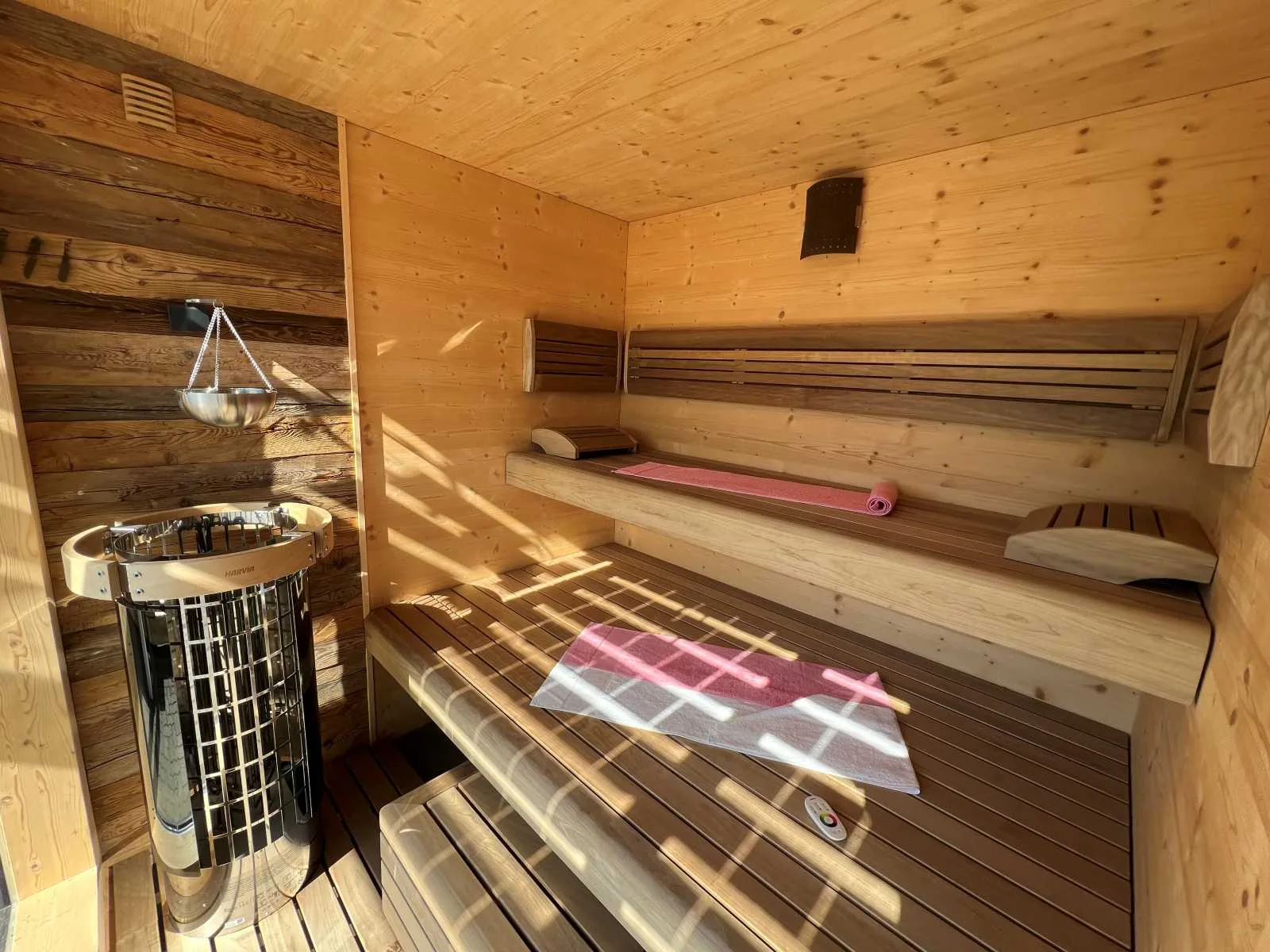 Saunabank Standard und Rückenlehne aus Thermoespe