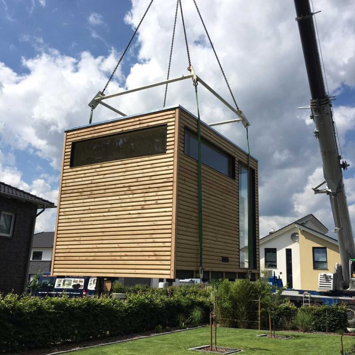 Saunahaus im Garten modern mit Holzofen Whirlpool kaufen Design Gartensauna mit Ruheraum Glasfront 2-3-4-5-6 Personen Außensauna Design vormontiert mit Montage