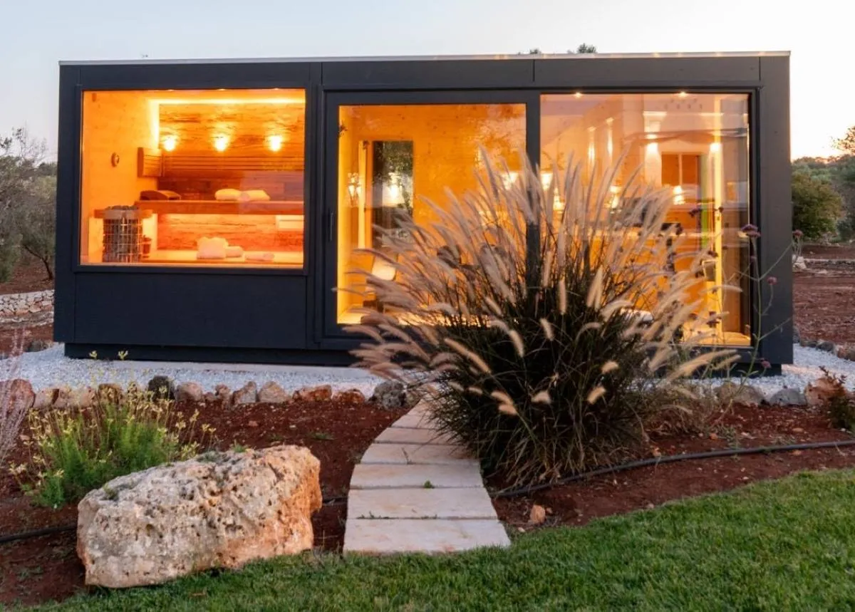 Saunahaus mit Voraum kaufen Außensauna mit Ruheraum Gym Fitnessraum Gartensauna 2-4 Personen Sauna im Garten Design modern Glasfront Panoramafenster Glas Preis Kosten mit Montage Aufbau neuSaunahaus mit Voraum kaufen Außensauna mit Ruheraum Gym Fitnessraum Gartensauna 2-4 Personen Sauna im Garten Design modern Glasfront Panoramafenster Glas Preis Kosten mit Montage Aufbau neu