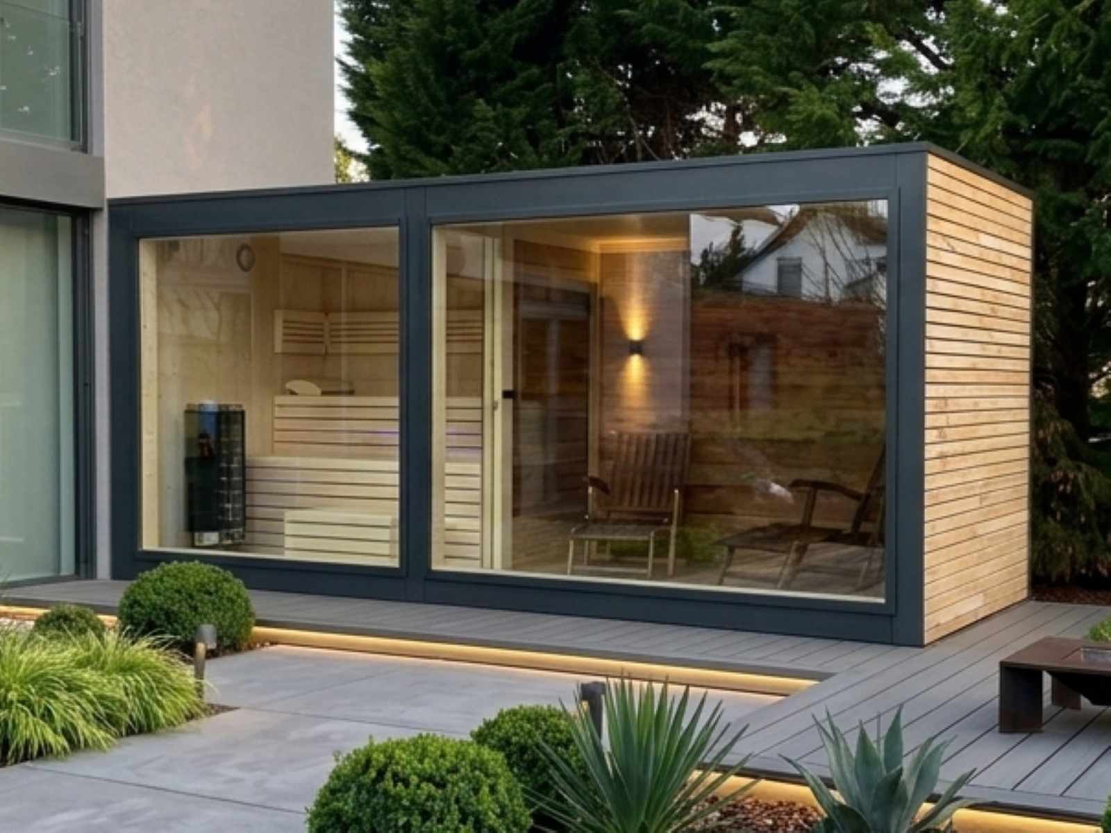 Saunahaus modern Garten mit Vorraum Whirlpool kaufen Dusche Ruheraum Glas verspiegelt Elektroofen Holzofen kaufen 2-3-4-5-6 Personen HPL Preis Glasfront Panoramafenster